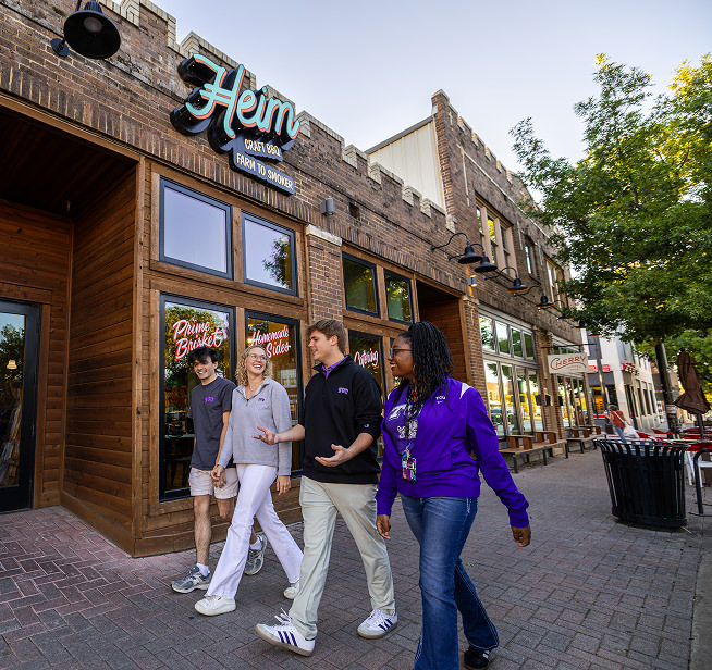 Students walking on Magnolia Ave