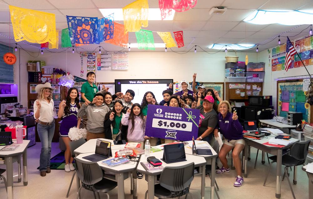 TCU Brings Big 12 Donation to Como Elementary School